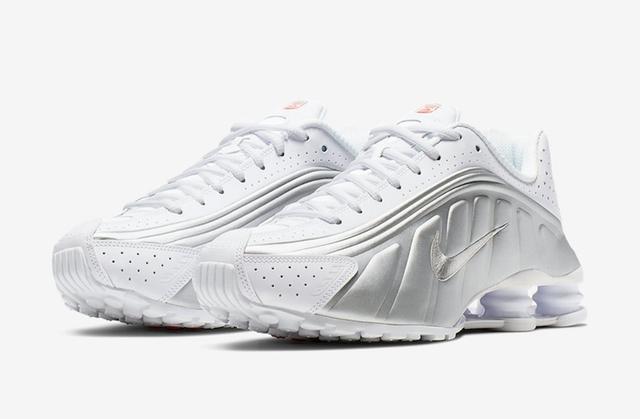 NIKE SHOX R4