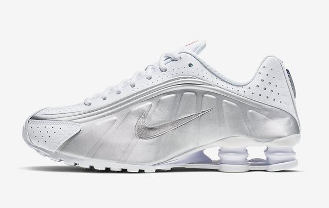NIKE SHOX R4
