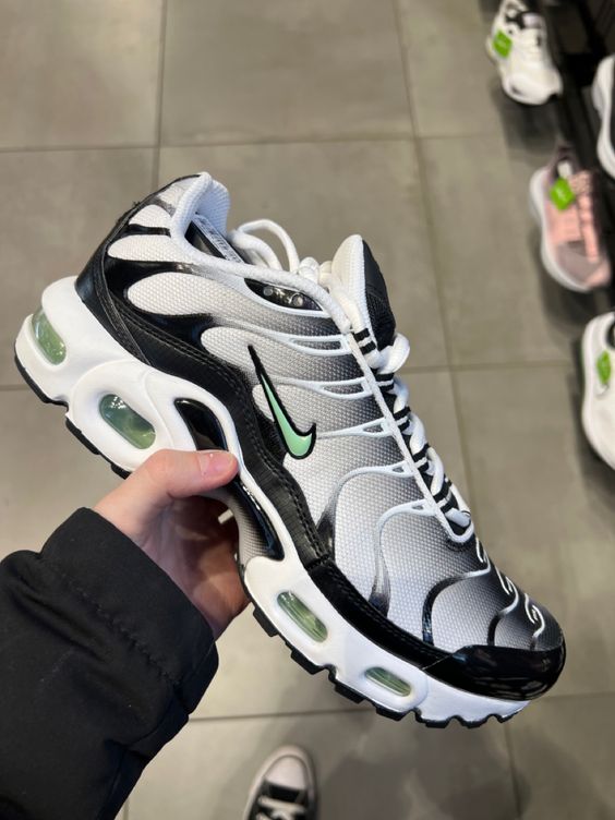 NIKE AIR MAX TN