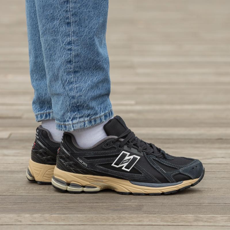 NEW BALANCE 1906R