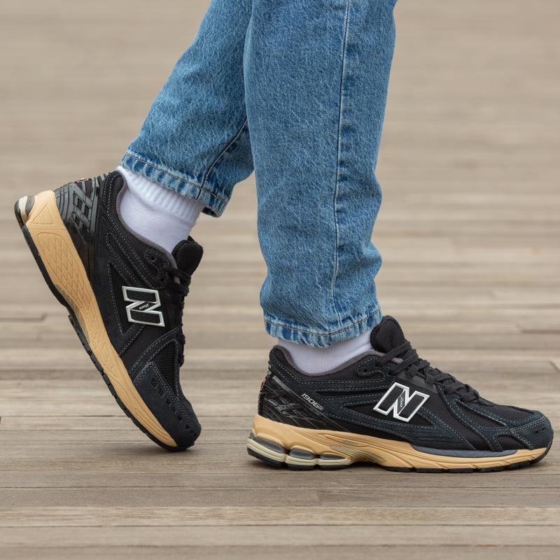 NEW BALANCE 1906R