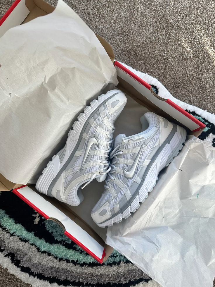 NIKE P6000