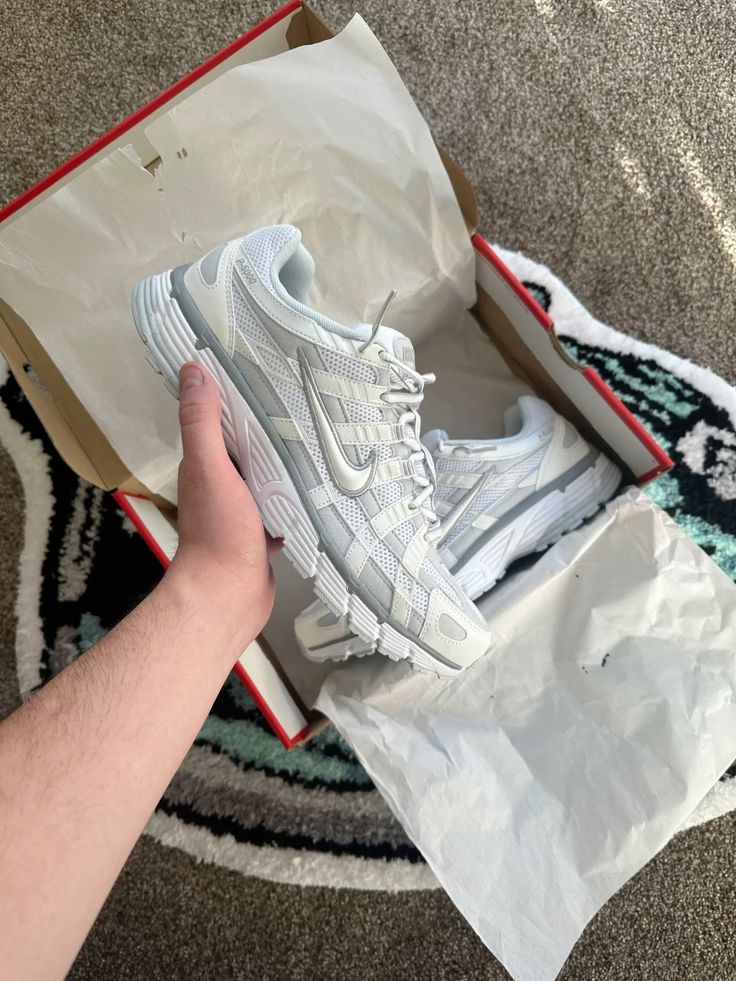 NIKE P6000