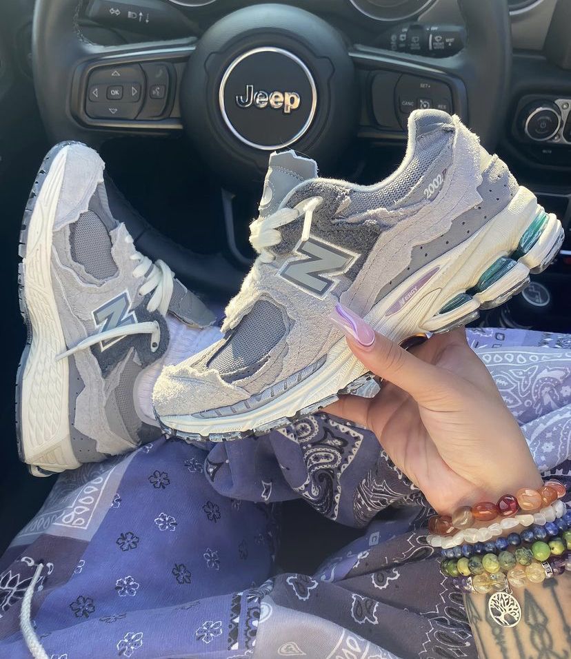 NEW BALANCE 2002RD