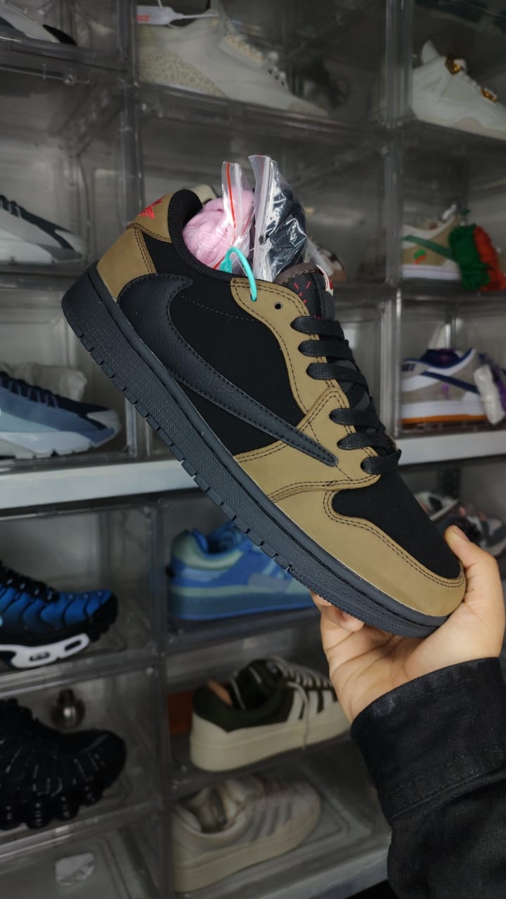 JORDAN 1 LOW TRAVIS SCOTT