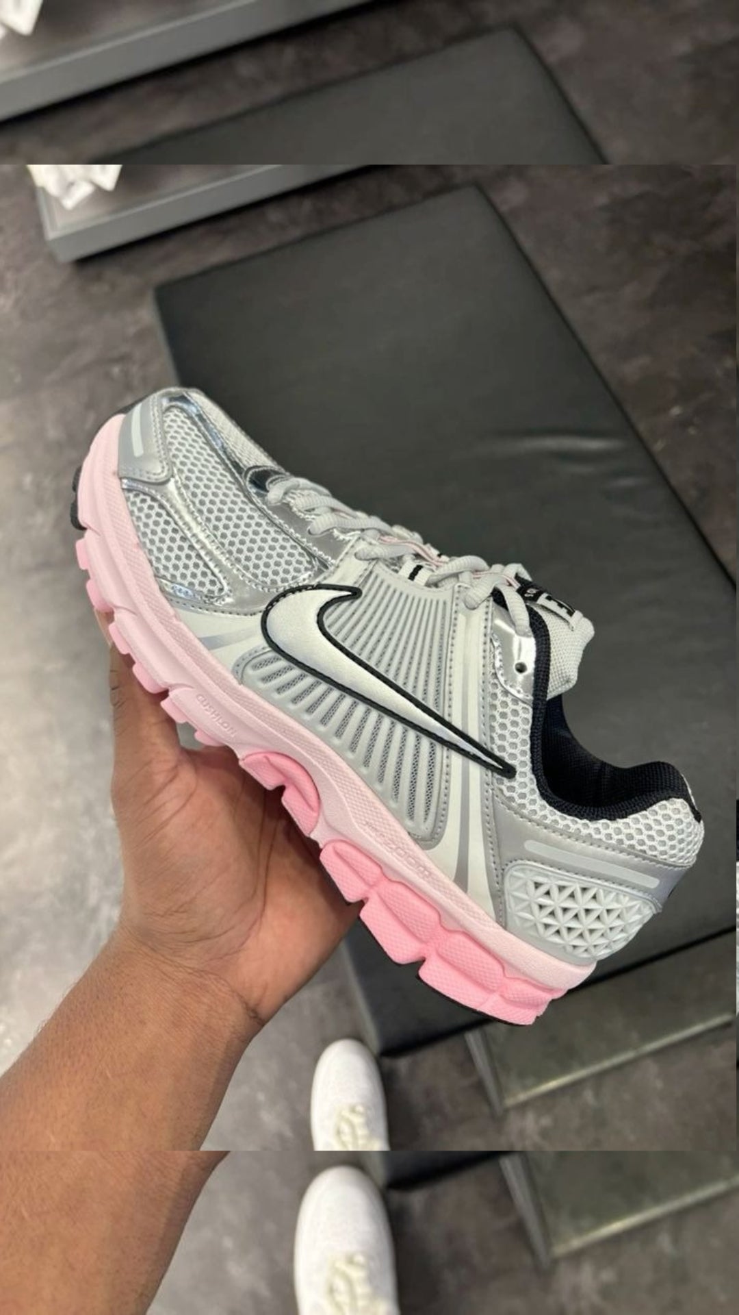 NIKE VOMERO 5