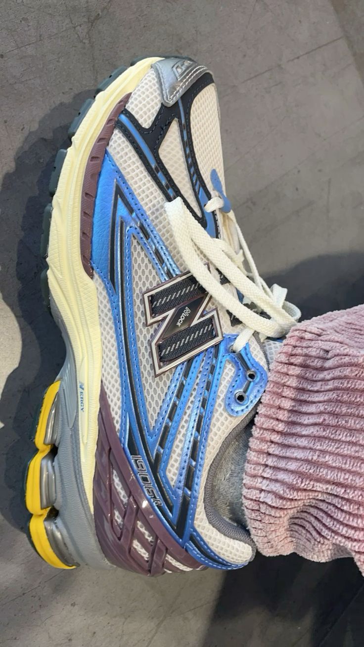 NEW BALANCE 1906R