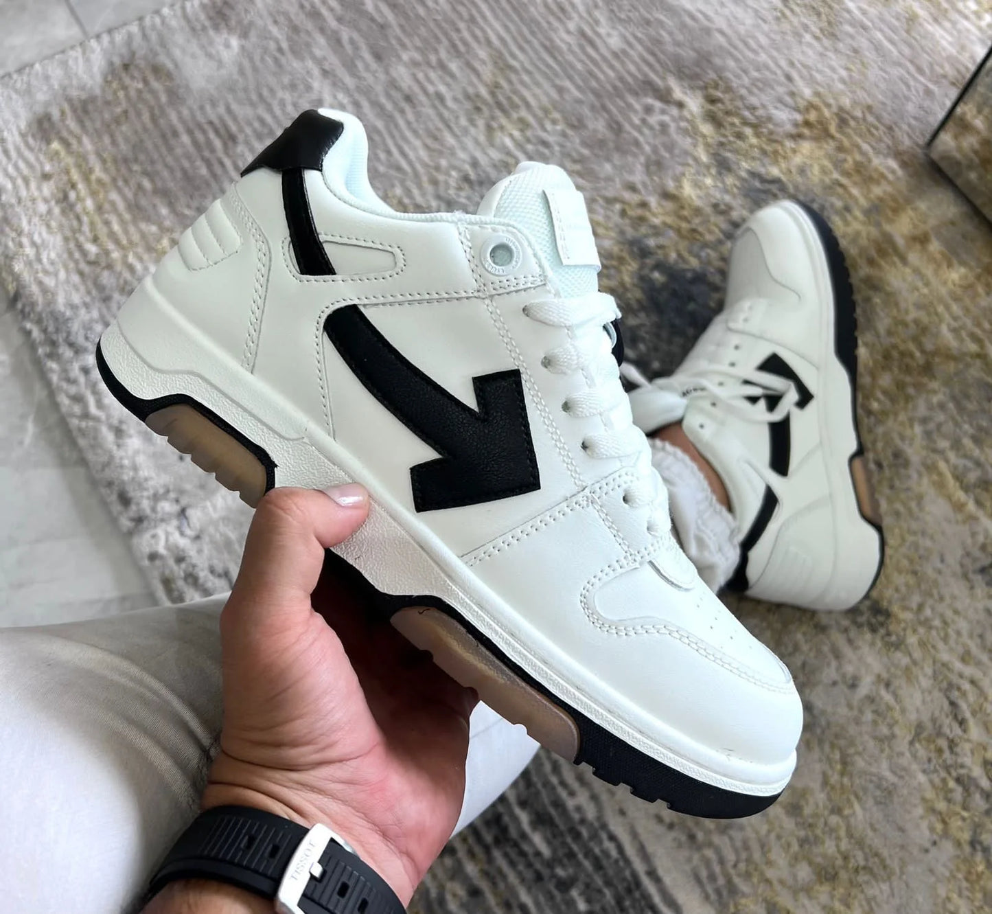 OFF WHITE
