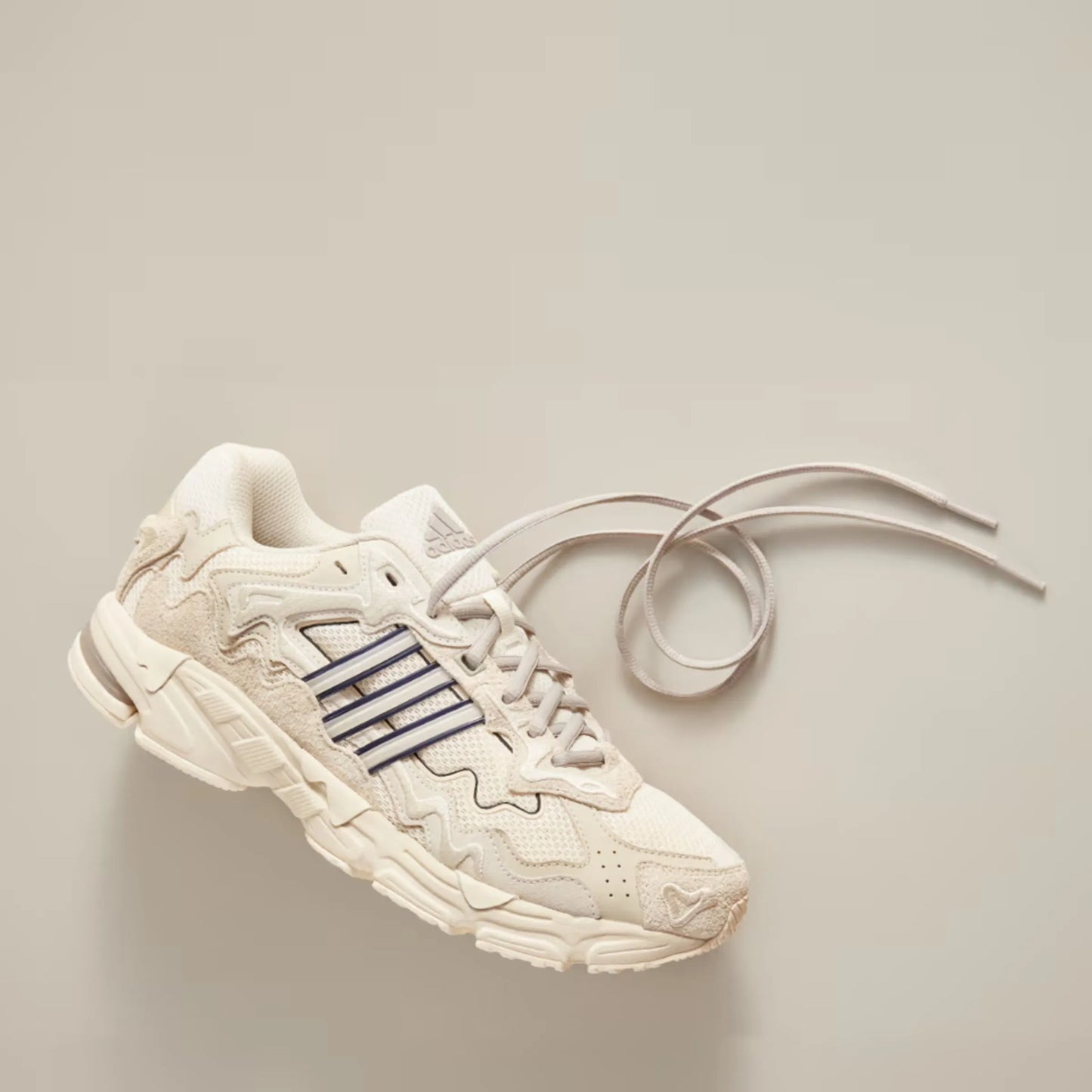 ADIDAS RESPONSE CL X BAD BUNNY "WONDER WHITE"