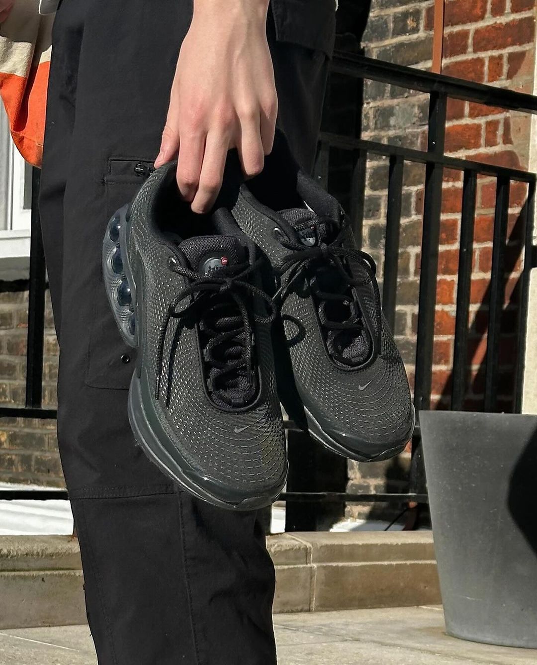 NIKE AIR MAX DN "TRIPLE BLACK"