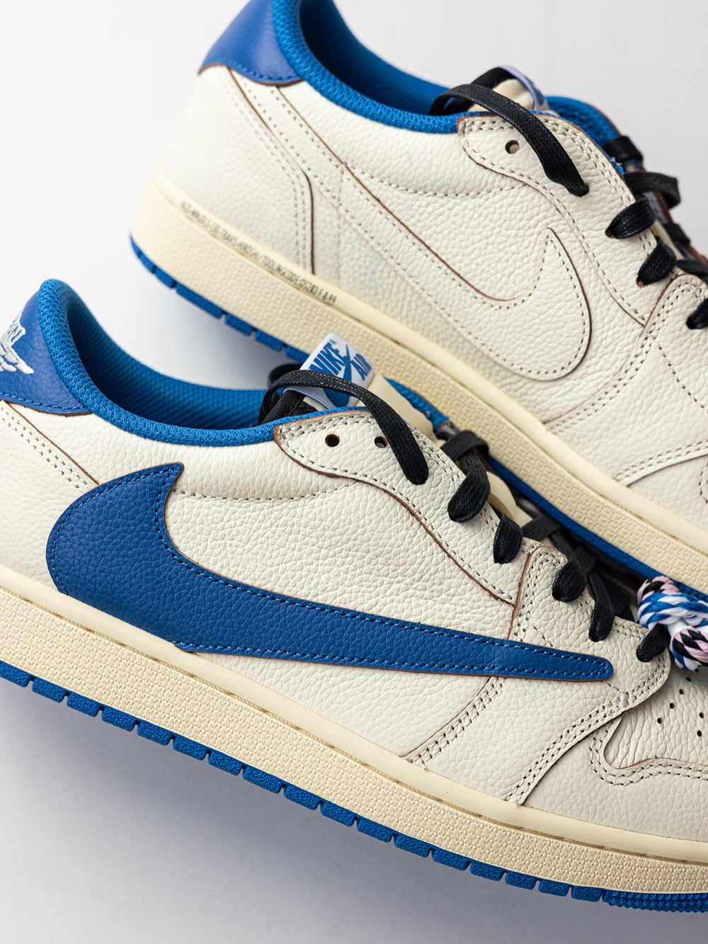 AIR JORDAN 1 LOW FRAGMENT SAIL X TRAVIS SCOTT