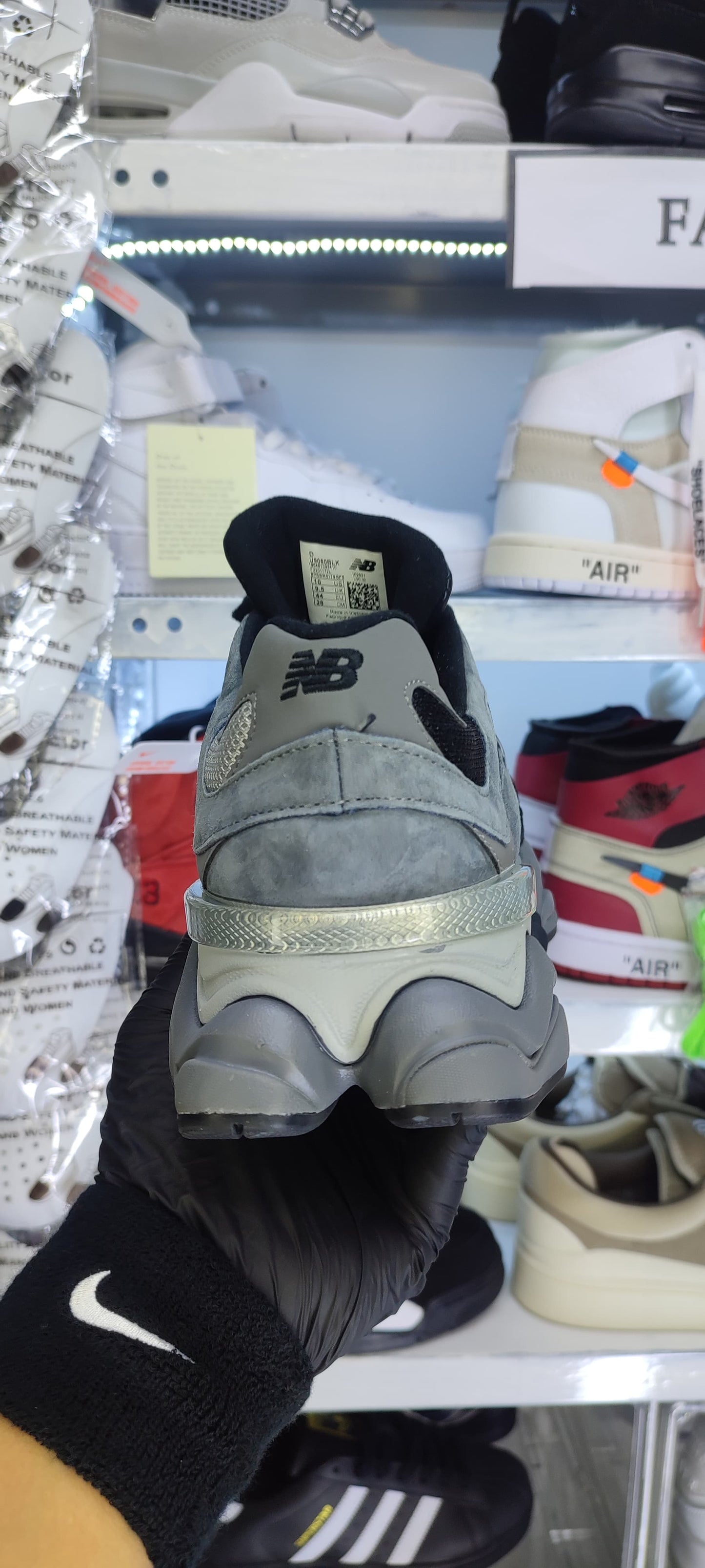 NEW BALANCE 9060