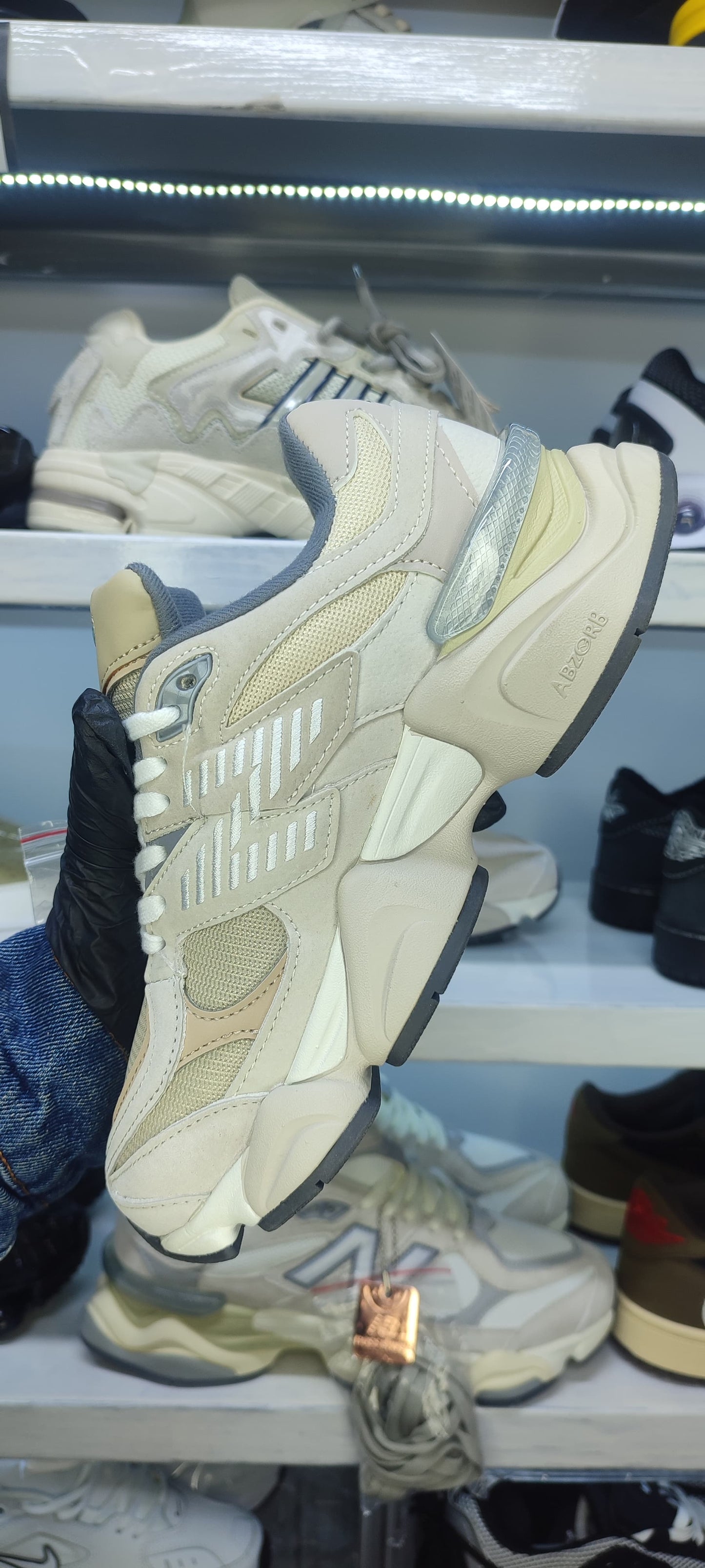 NEW BALANCE 9060