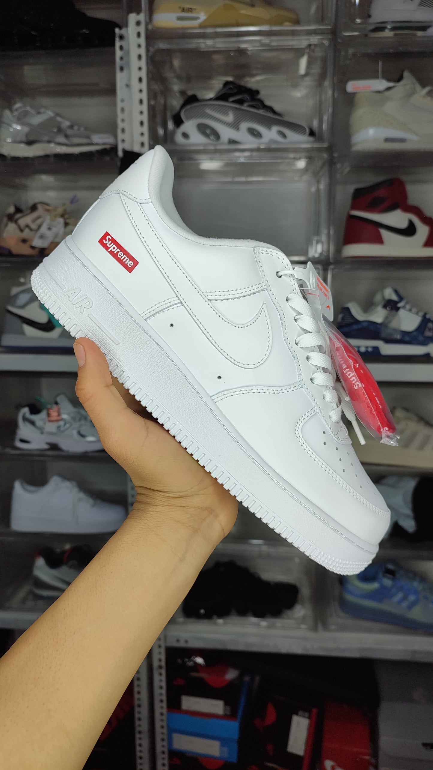 NIKE AIR FORCE 1 SUPREME