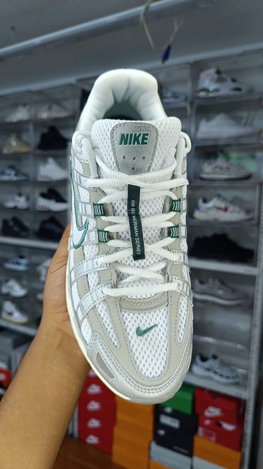 NIKE P6000