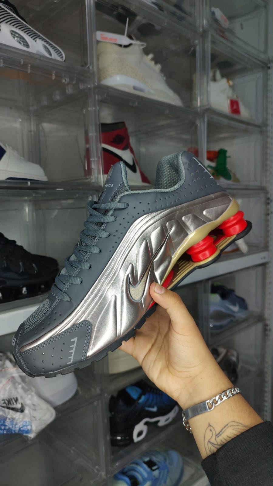NIKE SHOX R4