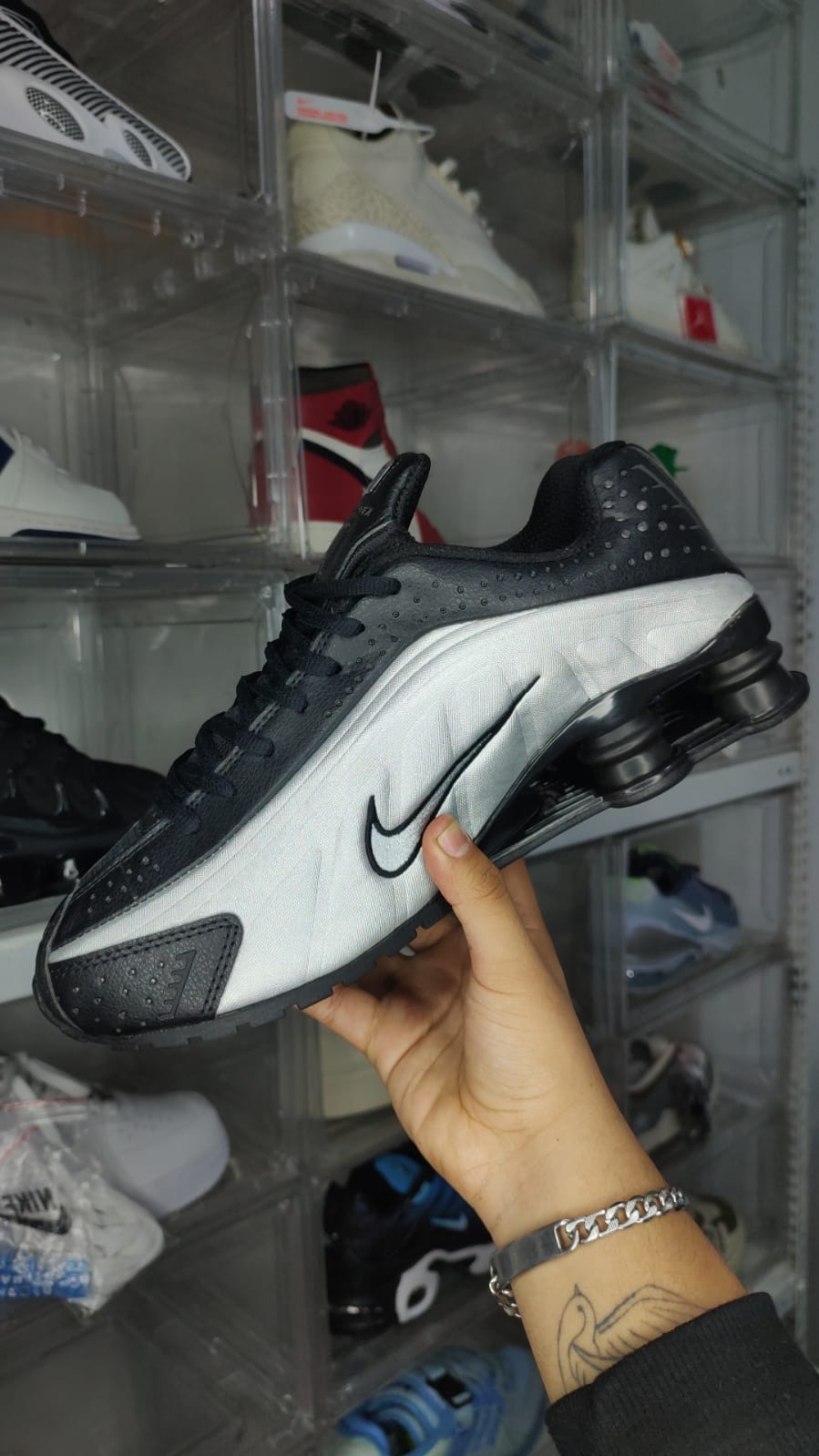 NIKE SHOX R4