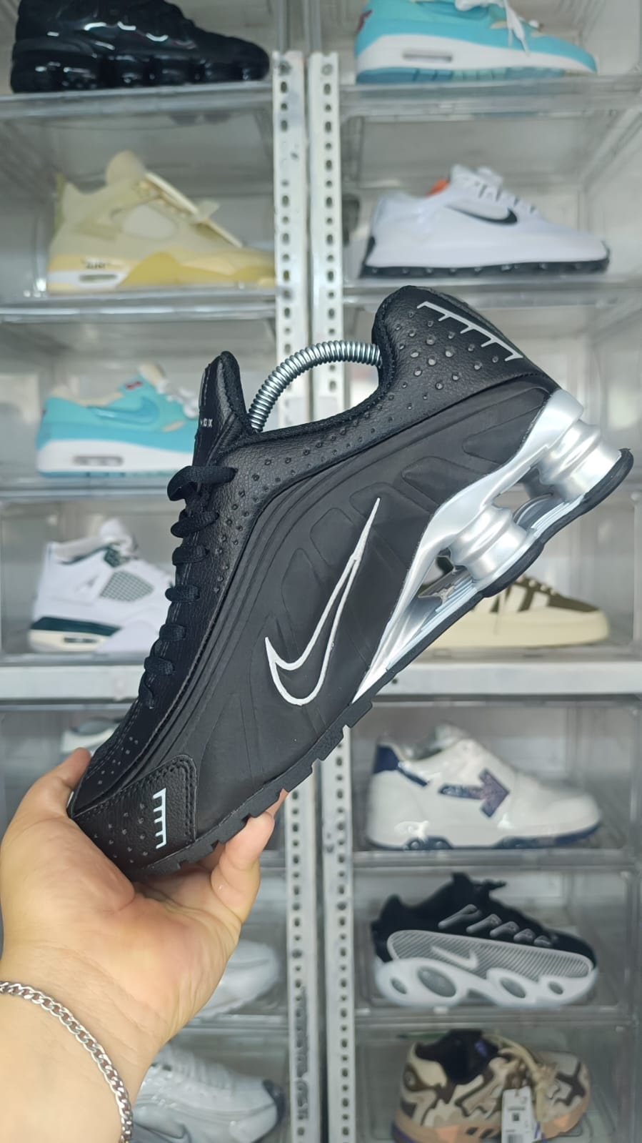 NIKE SHOX R4