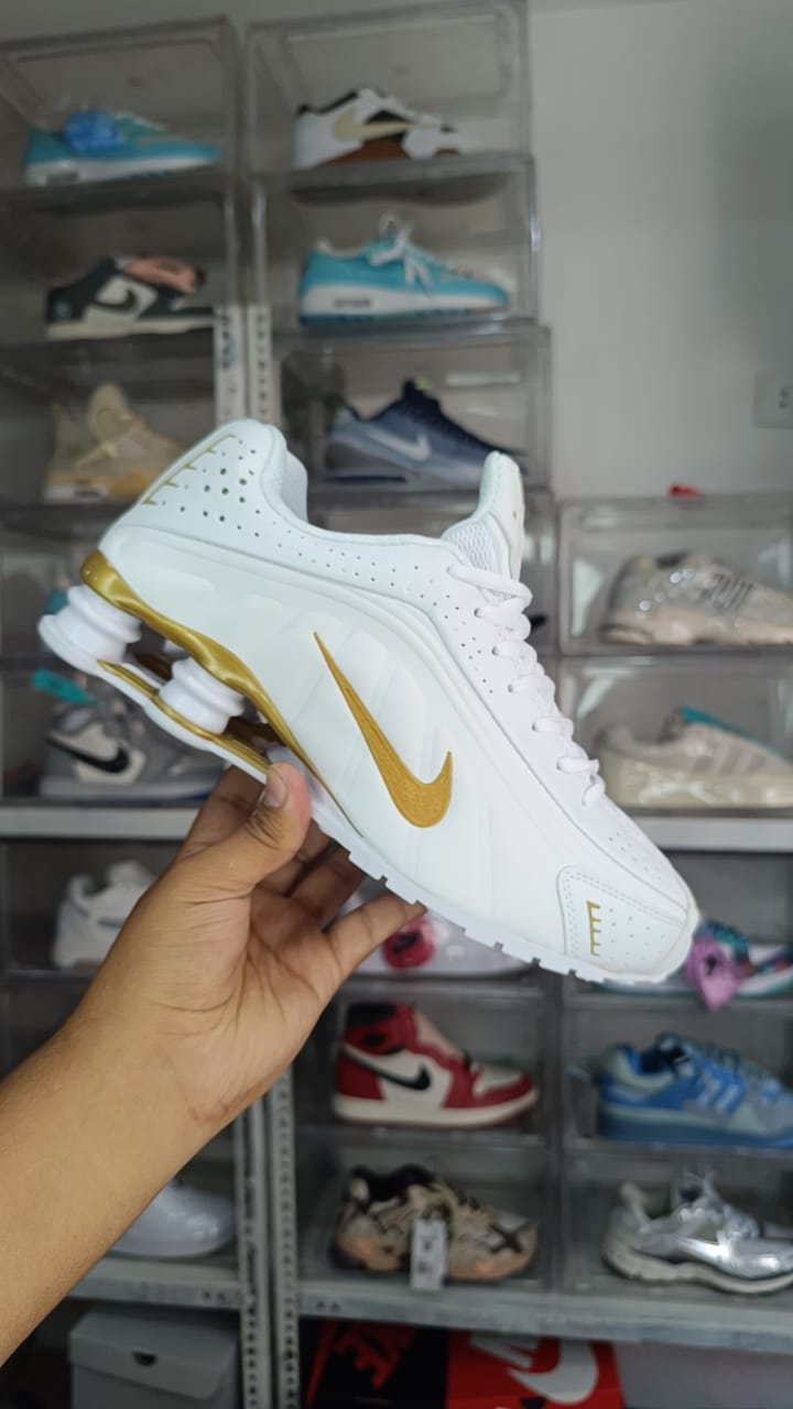 NIKE SHOX R4