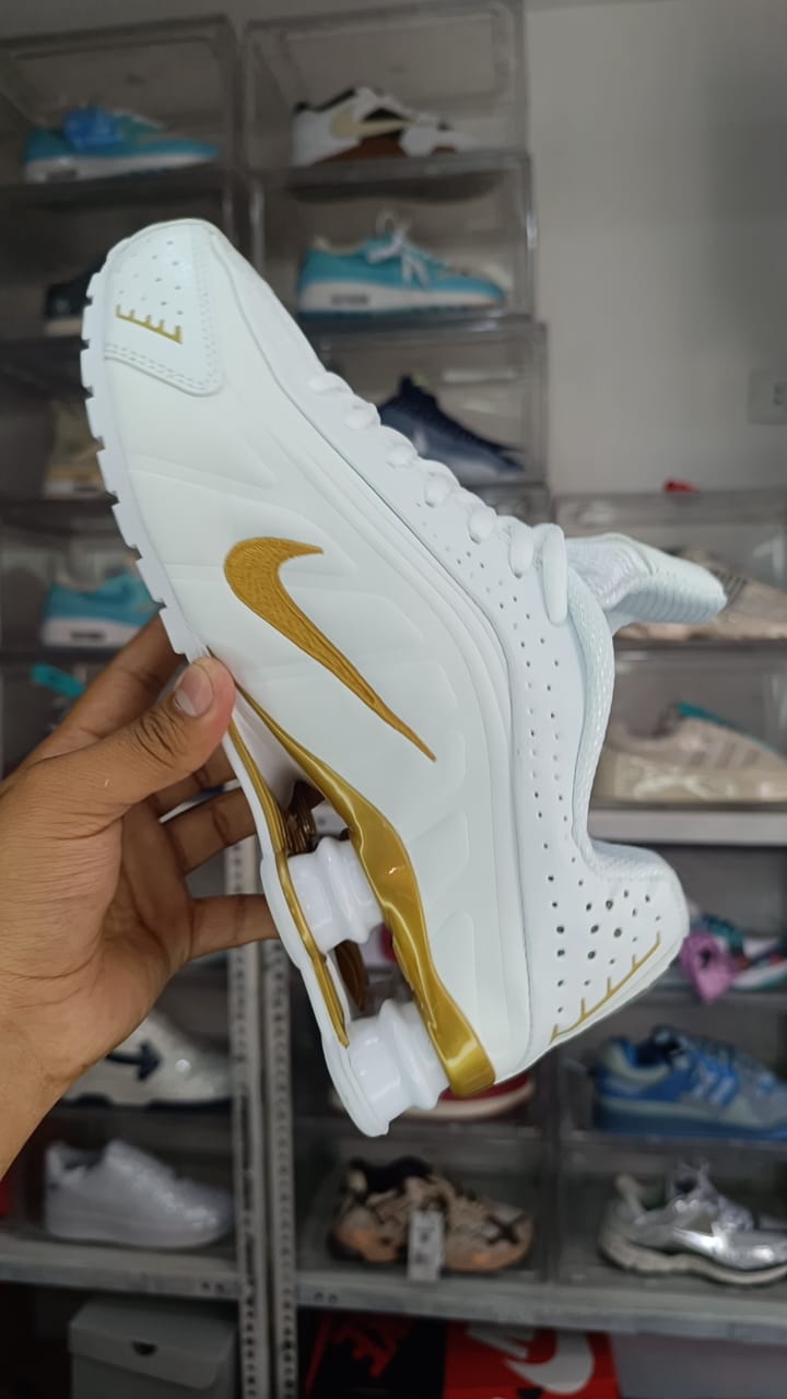 NIKE SHOX R4
