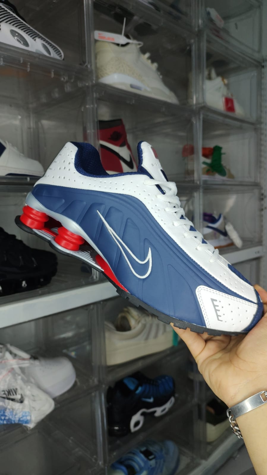 NIKE SHOX R4