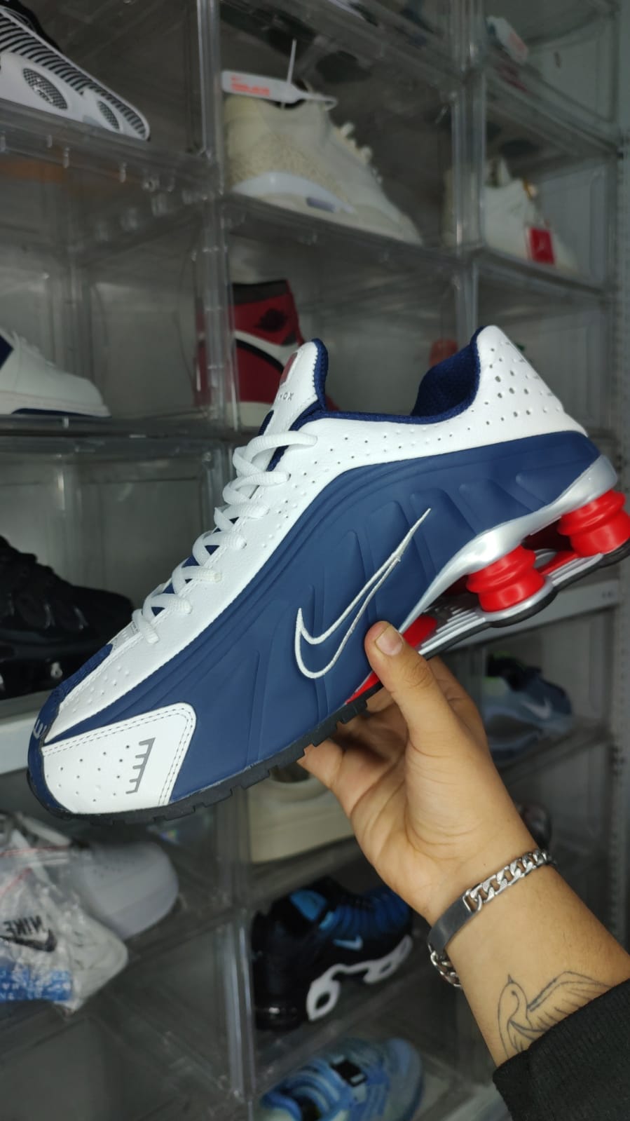 NIKE SHOX R4