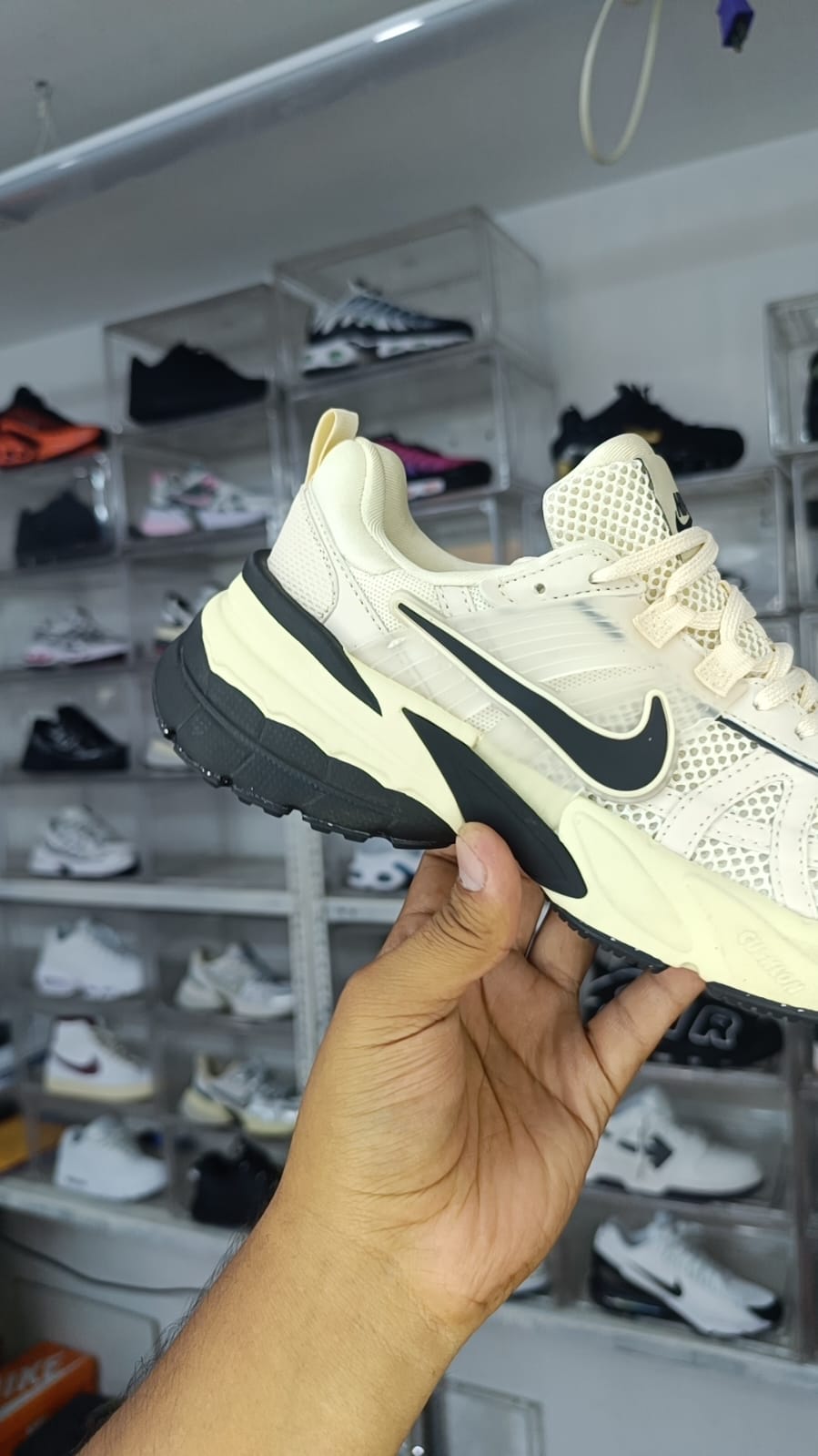 NIKE V2K RUN