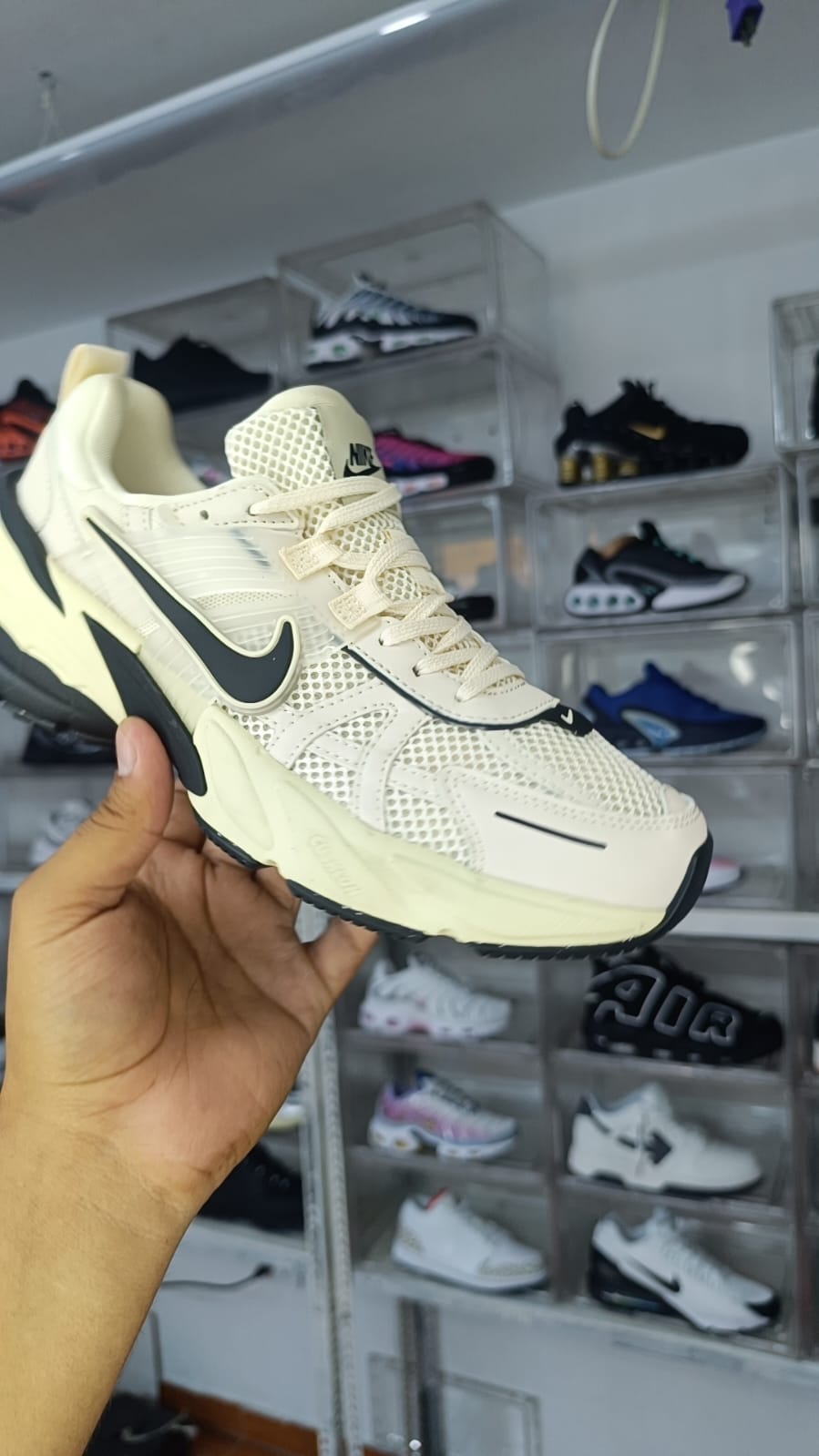 NIKE V2K RUN