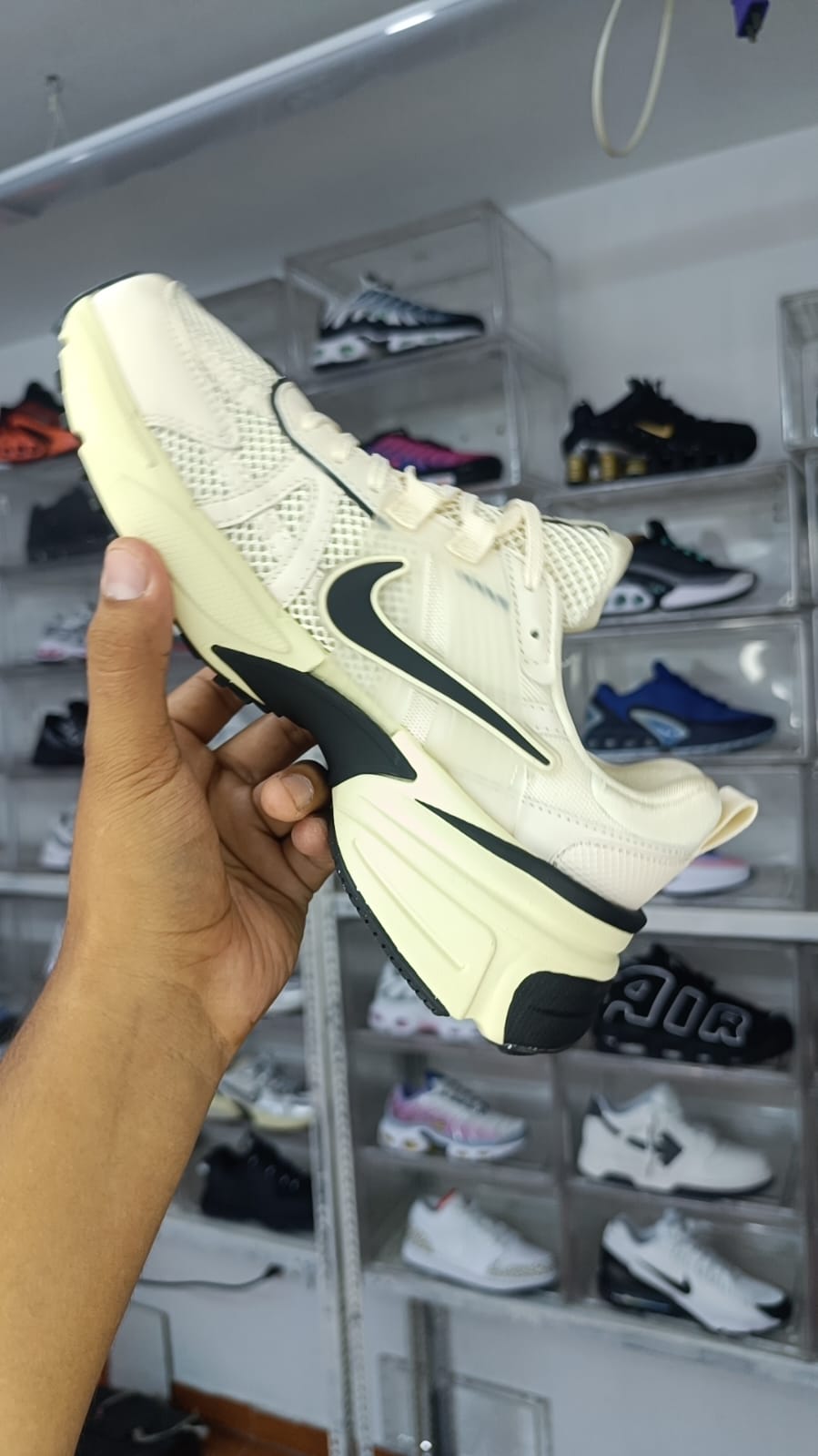 NIKE V2K RUN
