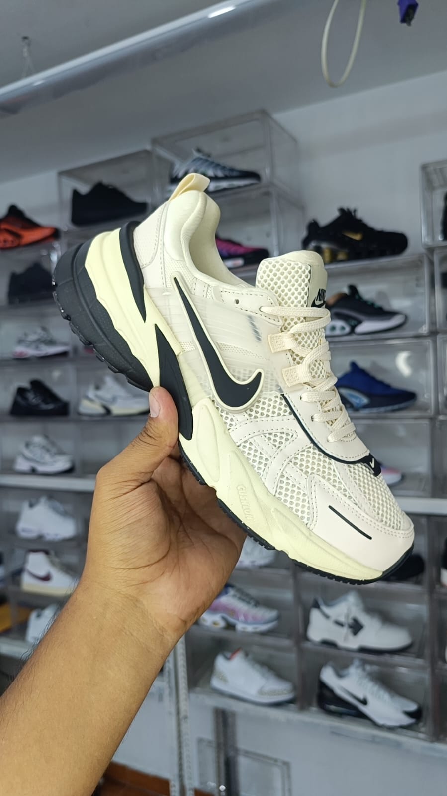 NIKE V2K RUN
