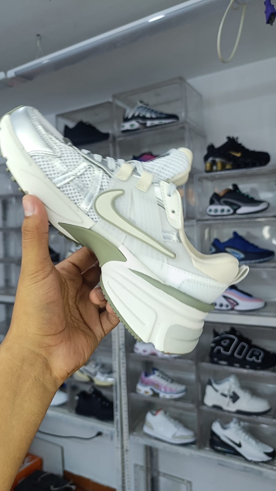 NIKE V2K RUN
