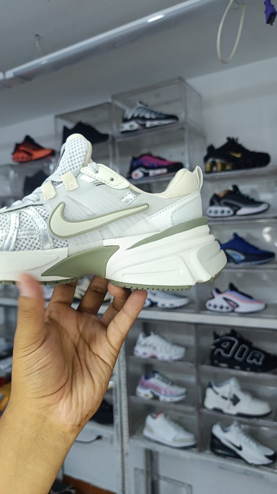 NIKE V2K RUN