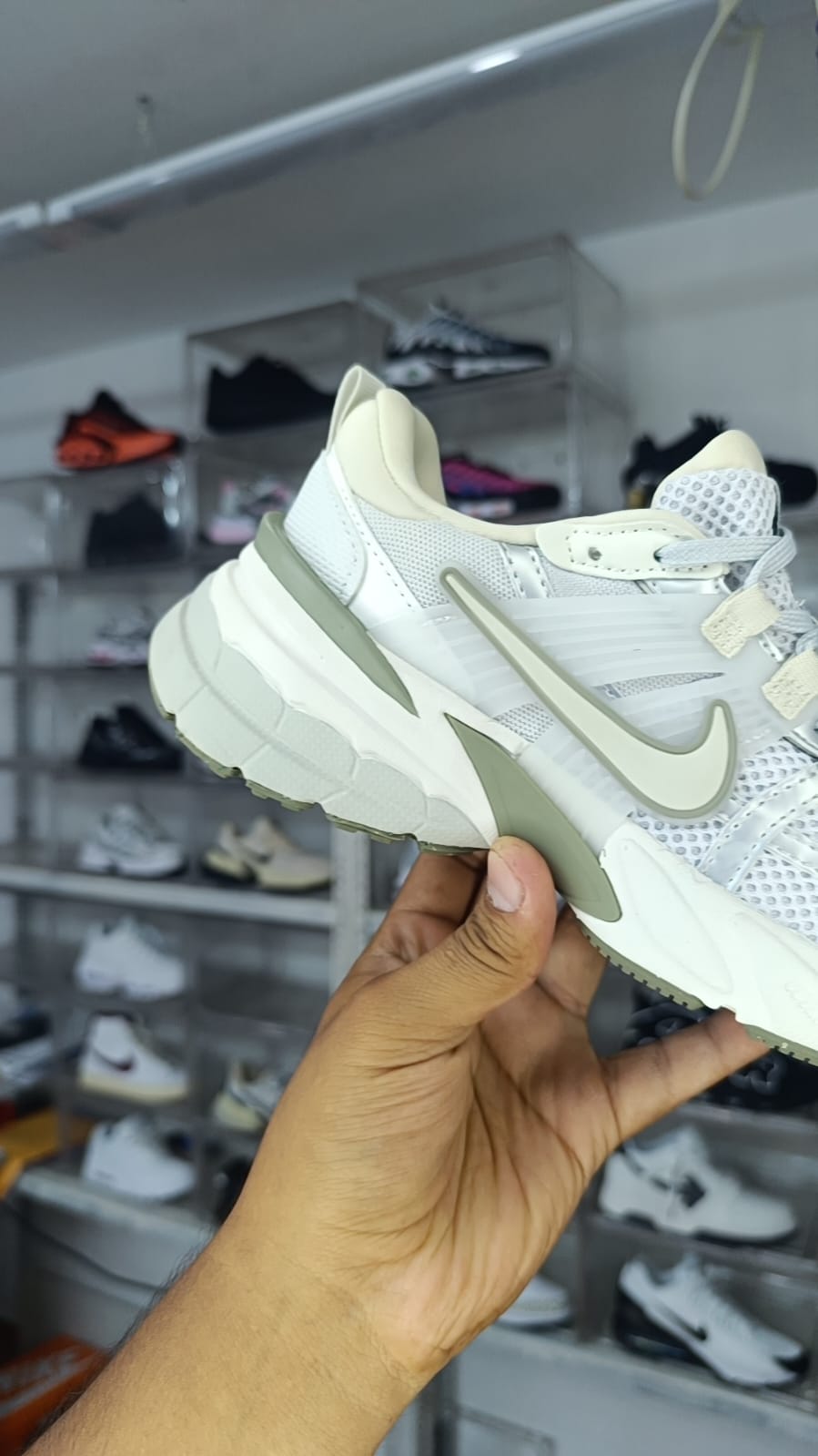 NIKE V2K RUN