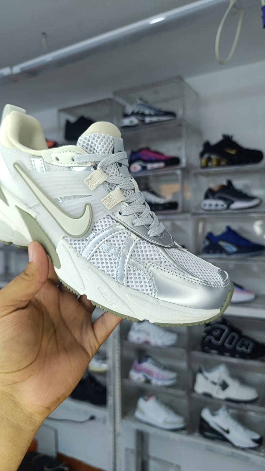NIKE V2K RUN