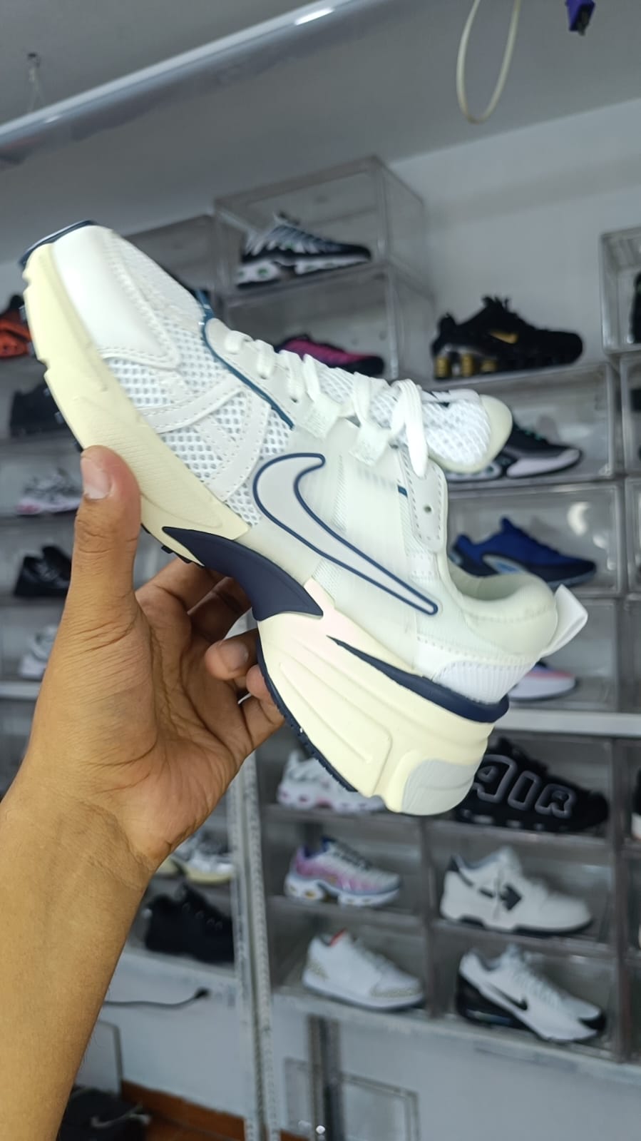 NIKE V2K RUN