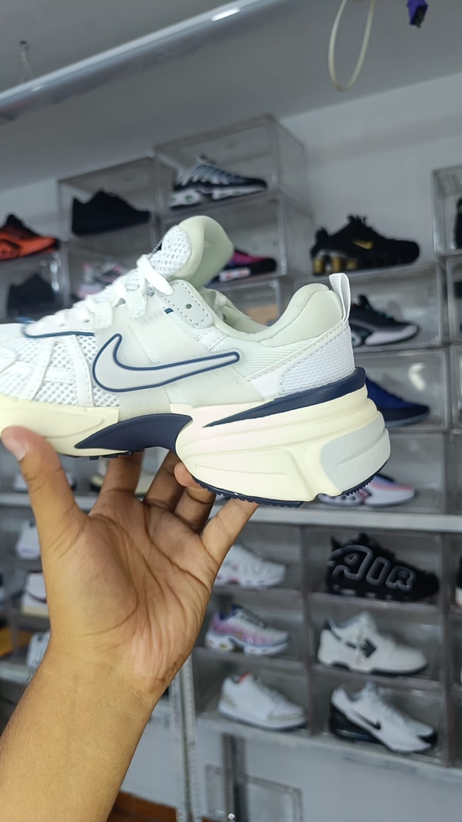 NIKE V2K RUN