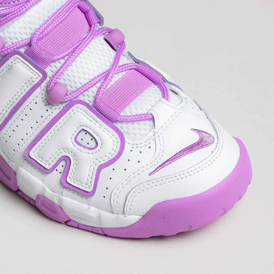 NIKE UPTEMPO