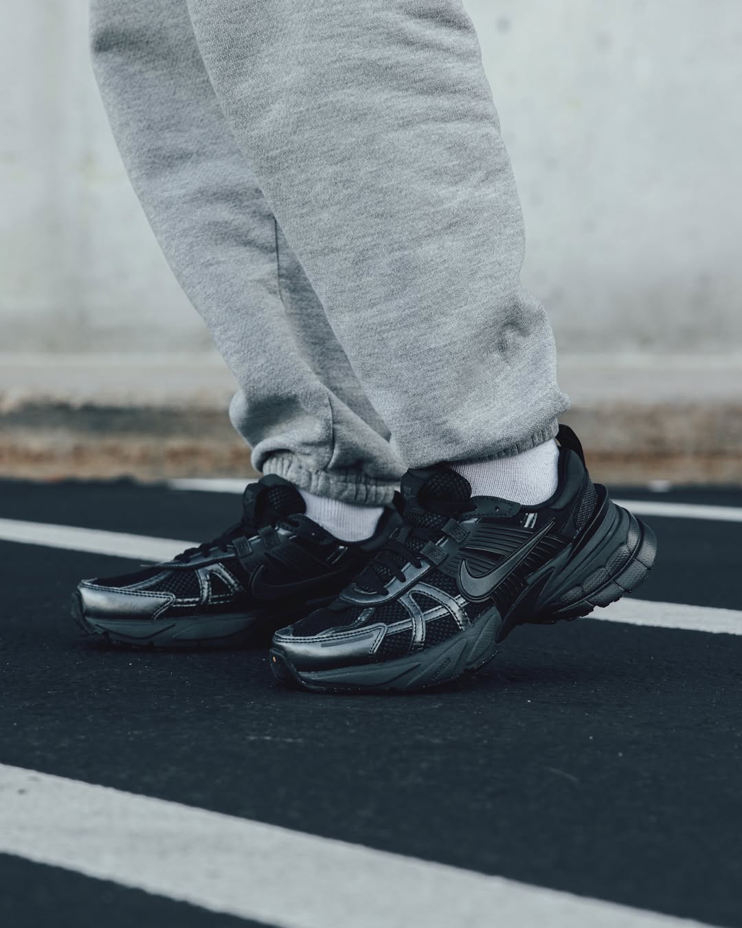 NIKE V2K RUN "TRIPLE BLACK"