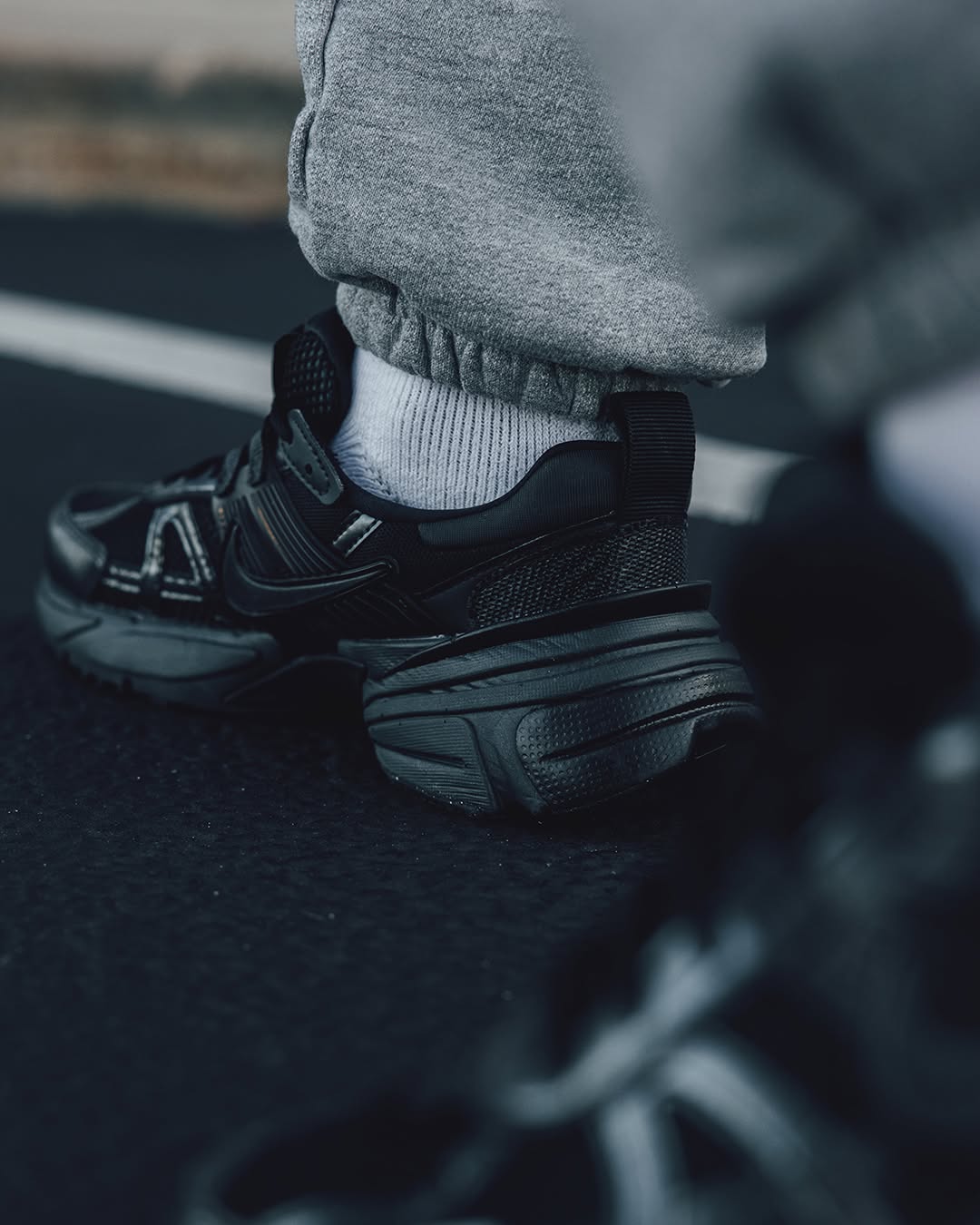 NIKE V2K RUN "TRIPLE BLACK"