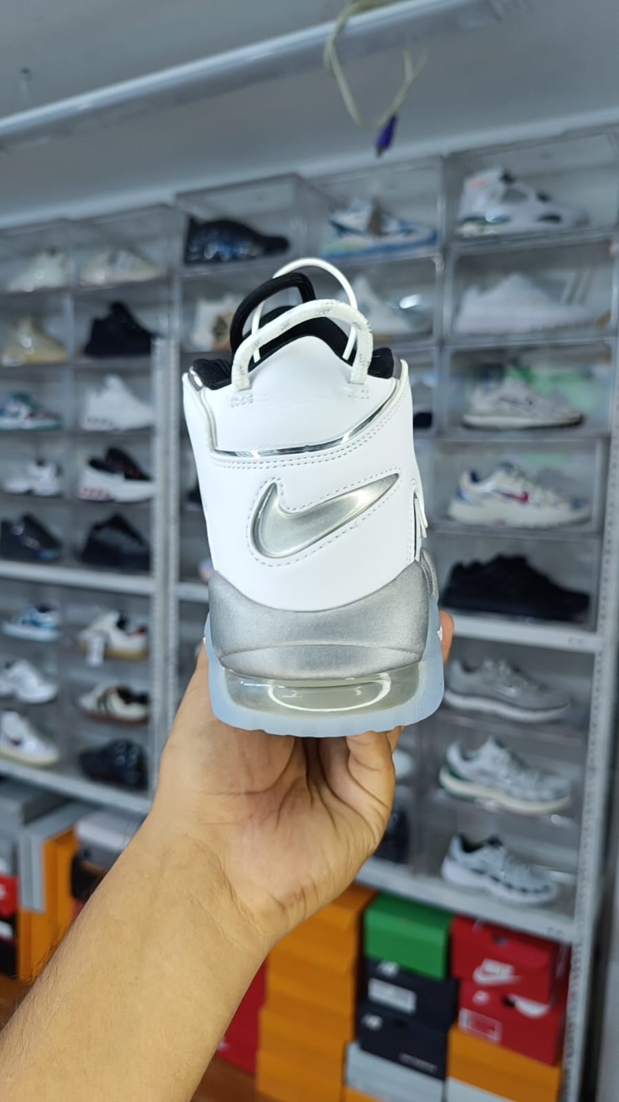 NIKE UPTEMPO