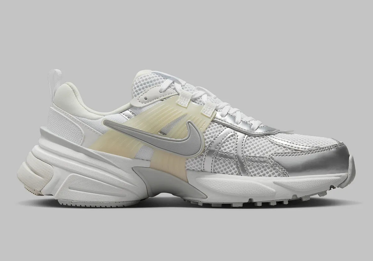 NIKE V2K RUN WHITE