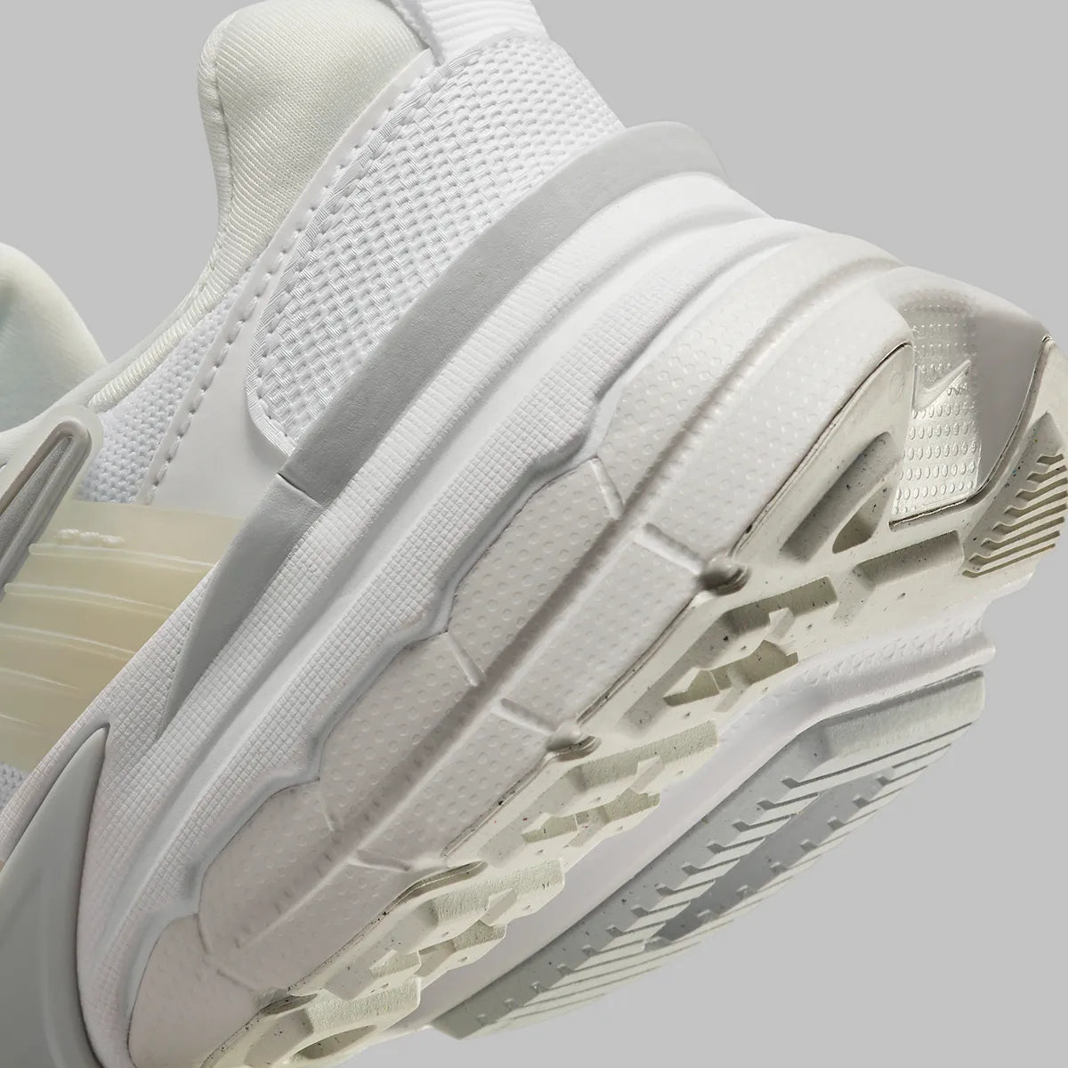 NIKE V2K RUN WHITE