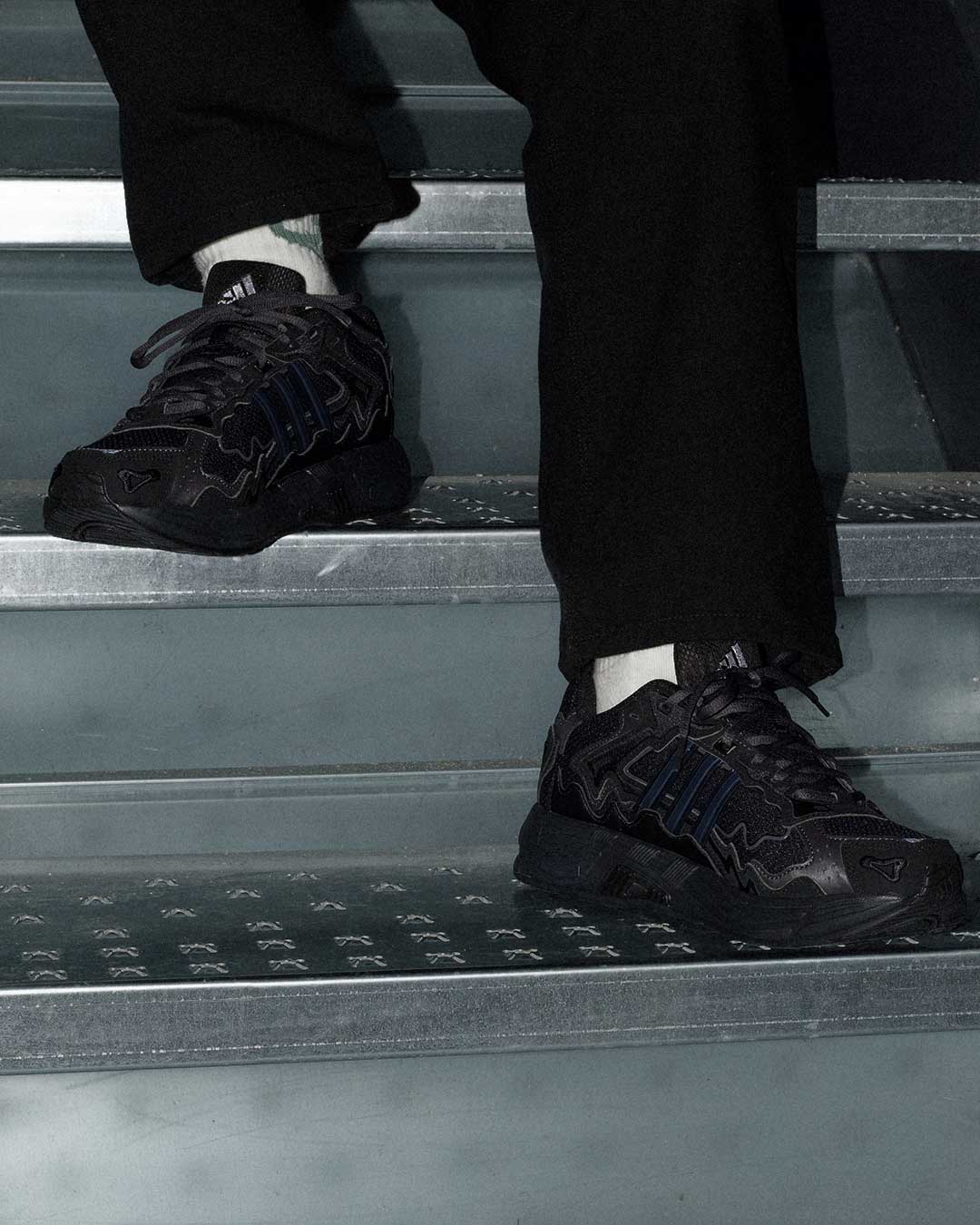ADIDAS RESPONSE X BAD BUNNY "BLACK"