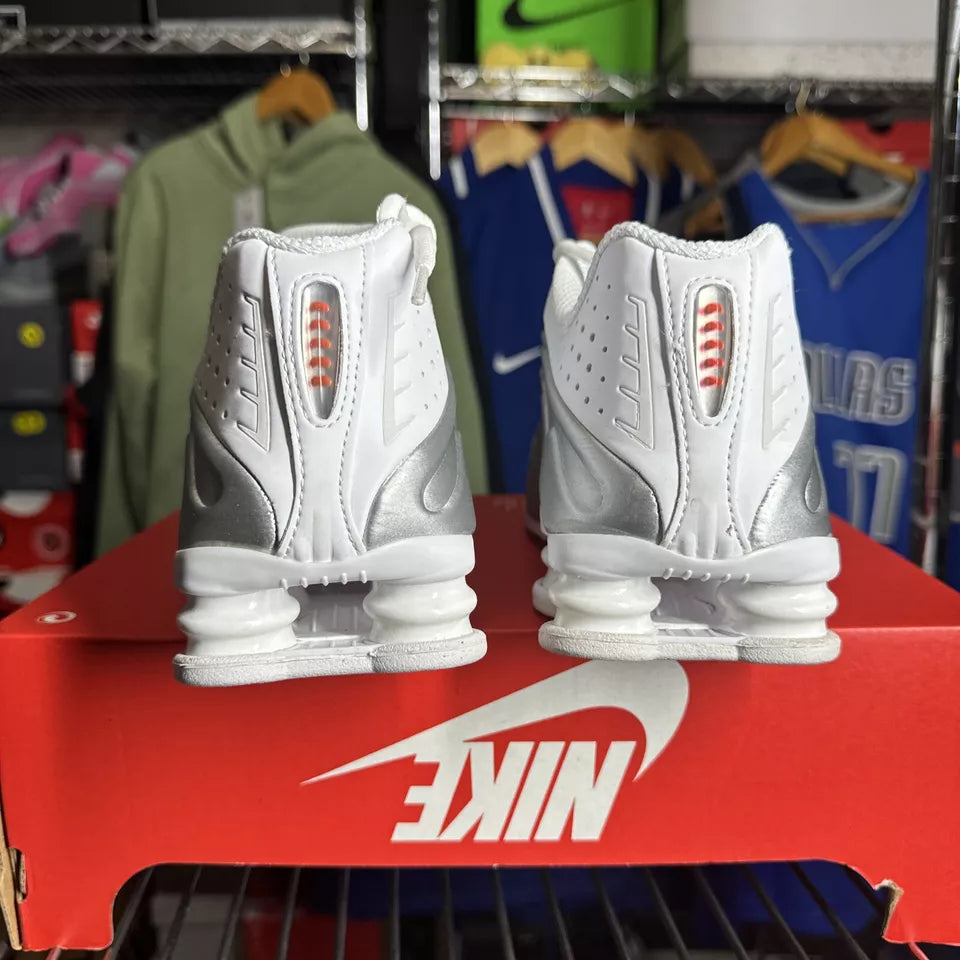 NIKE SHOX R4