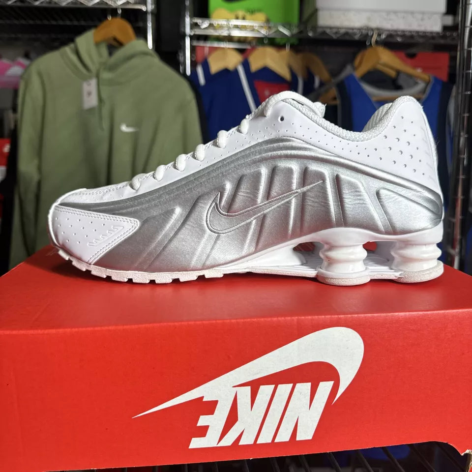 NIKE SHOX R4