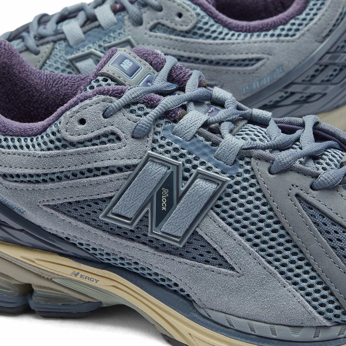 NEW BALANCE 1906R
