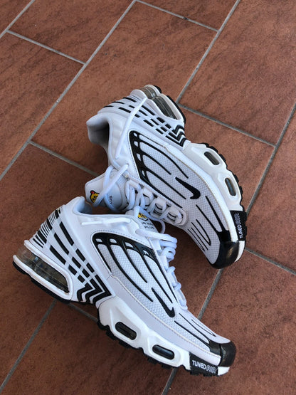 NIKE AIR MAX PLUS 3