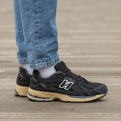 NEW BALANCE 1906R