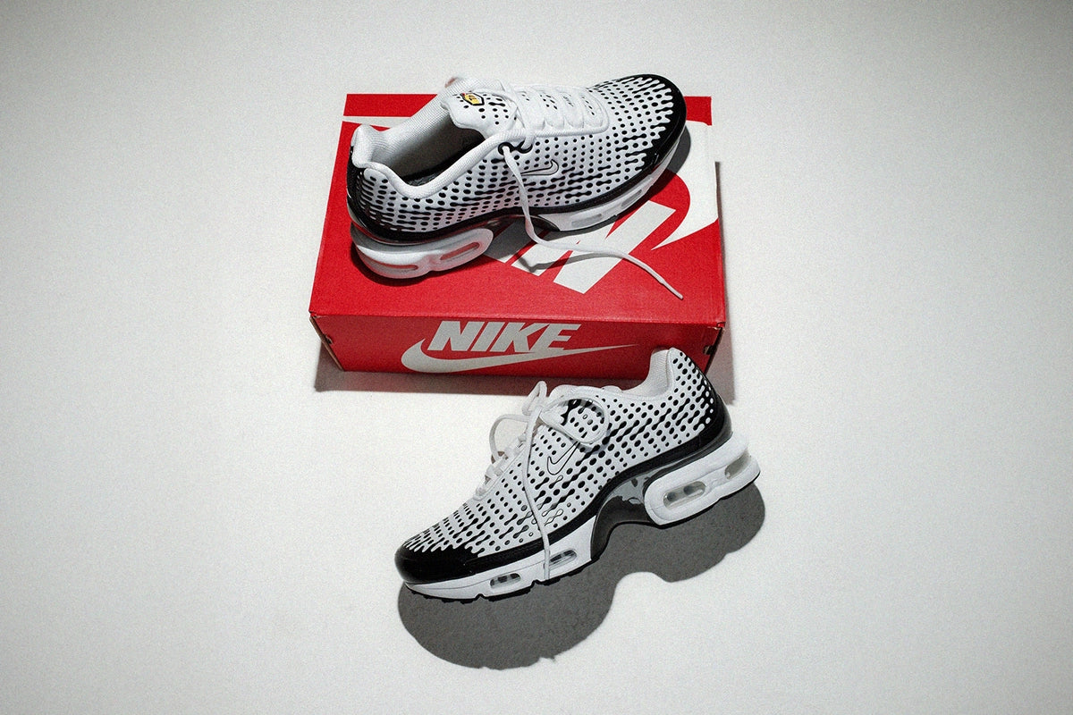 NIKE AIR MAX PLUS