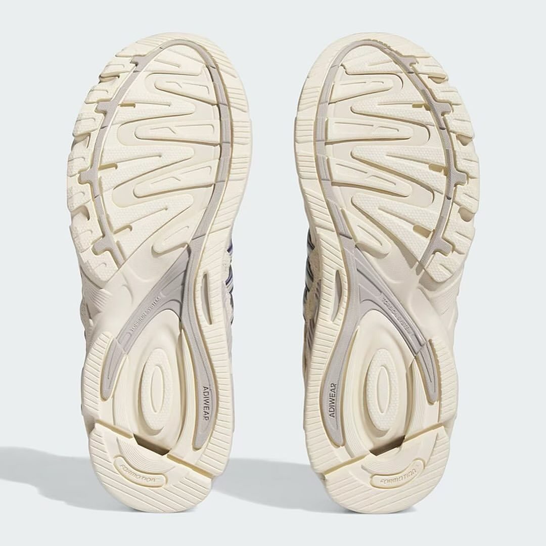 ADIDAS RESPONSE CL X BAD BUNNY "WONDER WHITE"